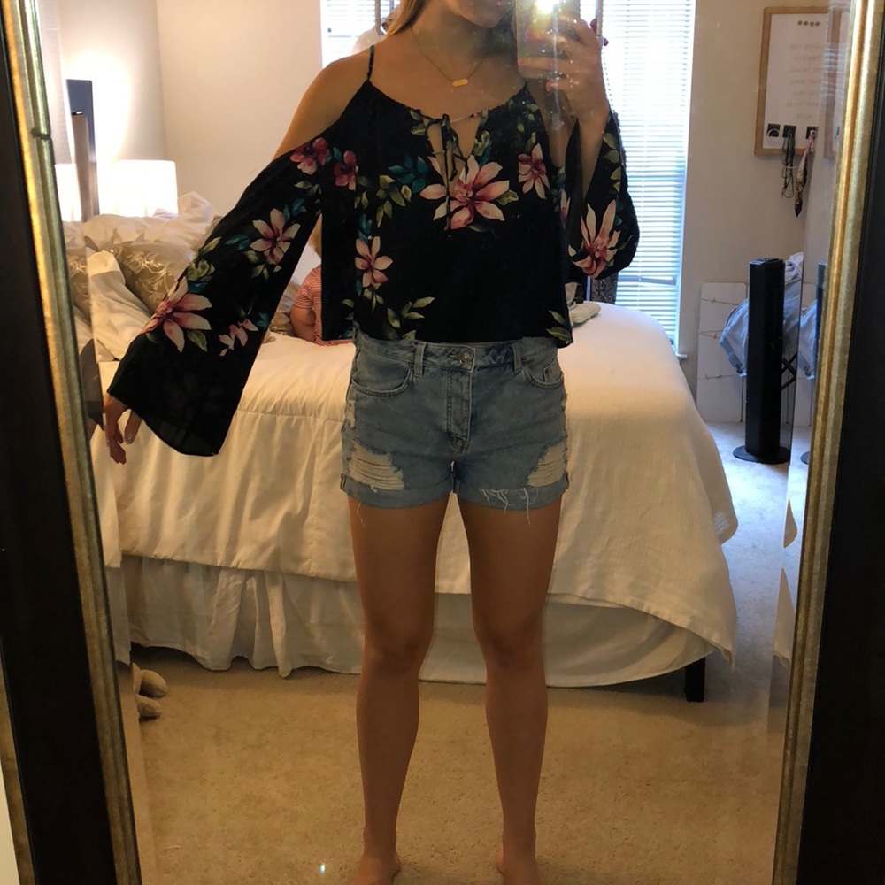 Forever 21 floral LS crop top